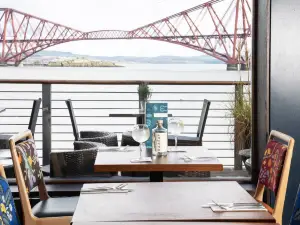 Samphire Seafood Bar & Grill at Orocco Pier