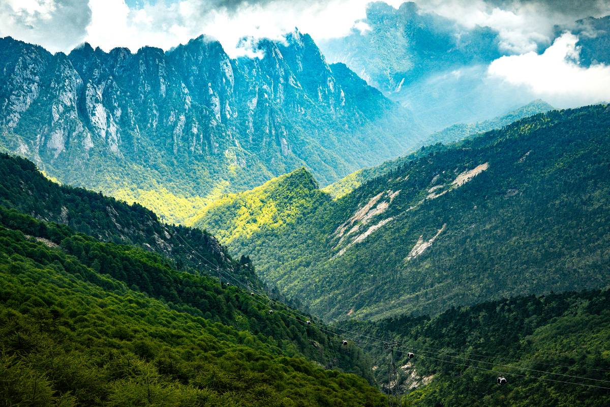 9. Challenge Your Physical Limits at Mount Hua