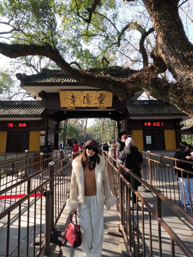 Lingyin Temple in Hangzhou, China 🇨🇳  